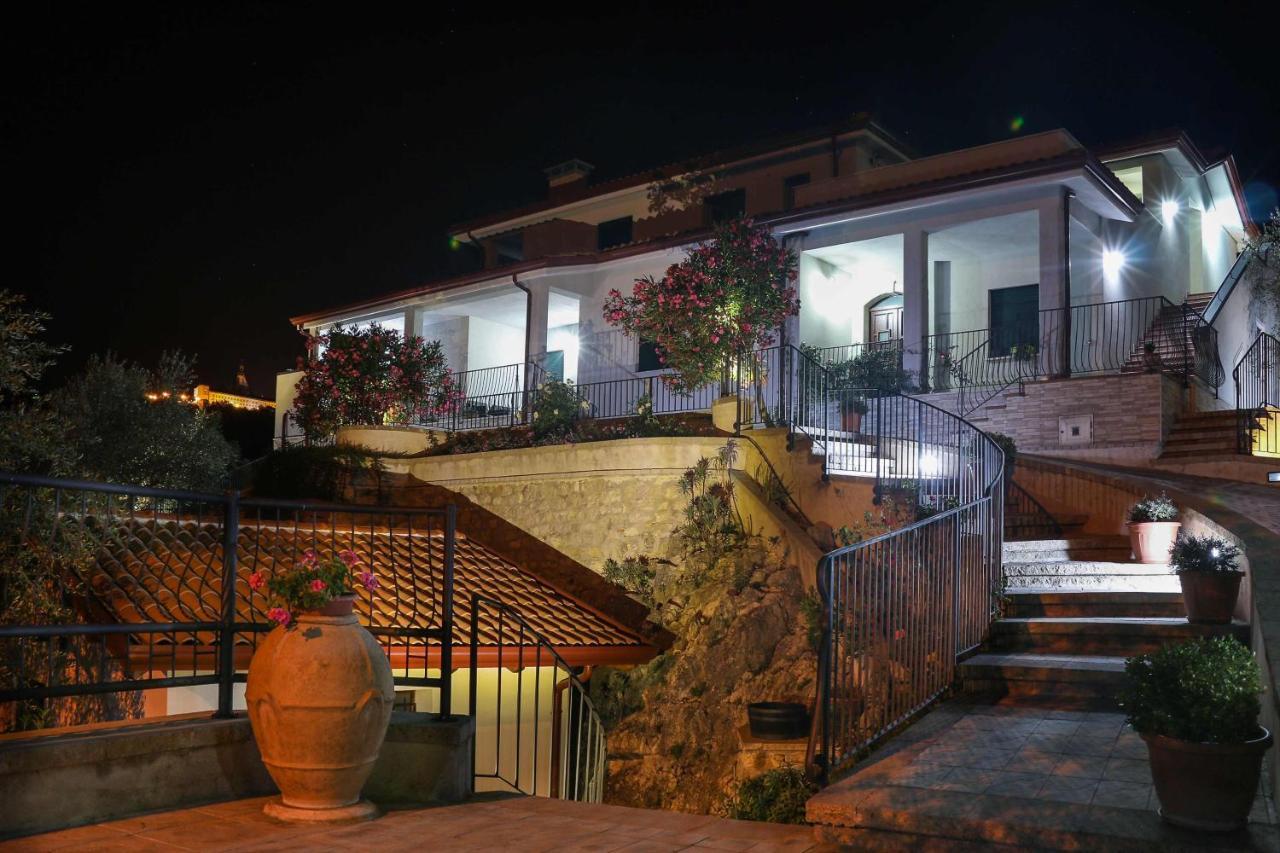 Casa Elisabetta Shortlets Apartment Caposele Bagian luar foto