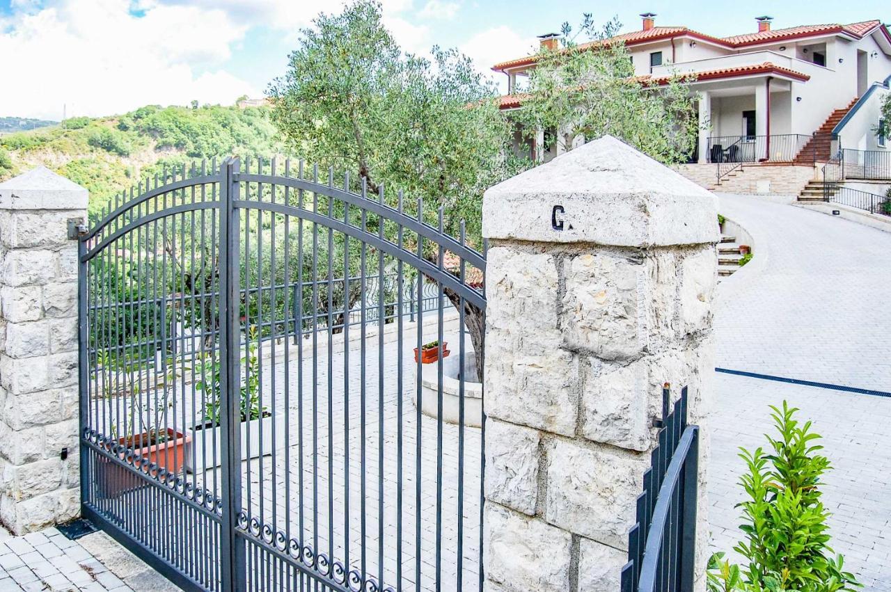 Casa Elisabetta Shortlets Apartment Caposele Bagian luar foto